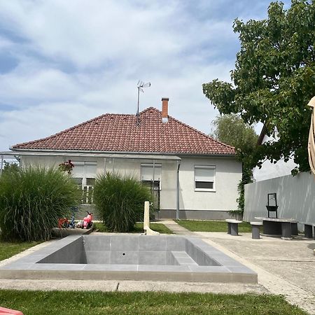Pandora Pool Apartman Hajdúszoboszló Dış mekan fotoğraf