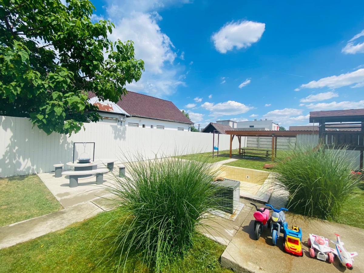 Pandora Pool Apartman Hajdúszoboszló Dış mekan fotoğraf